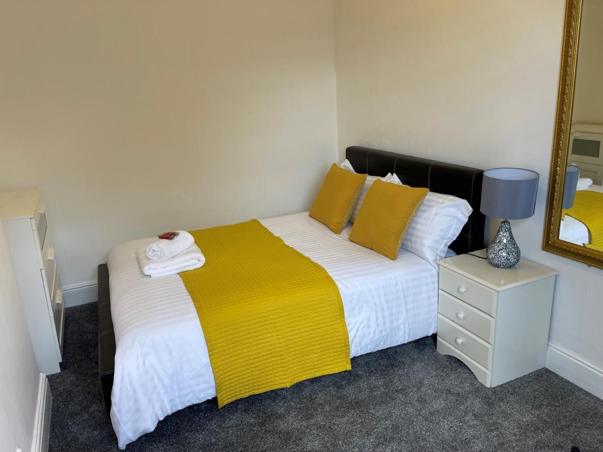 Robinhuts - 3 Bed Accommodation -Perfect For Contractors, Families & Students Kingston upon Hull Exterior photo